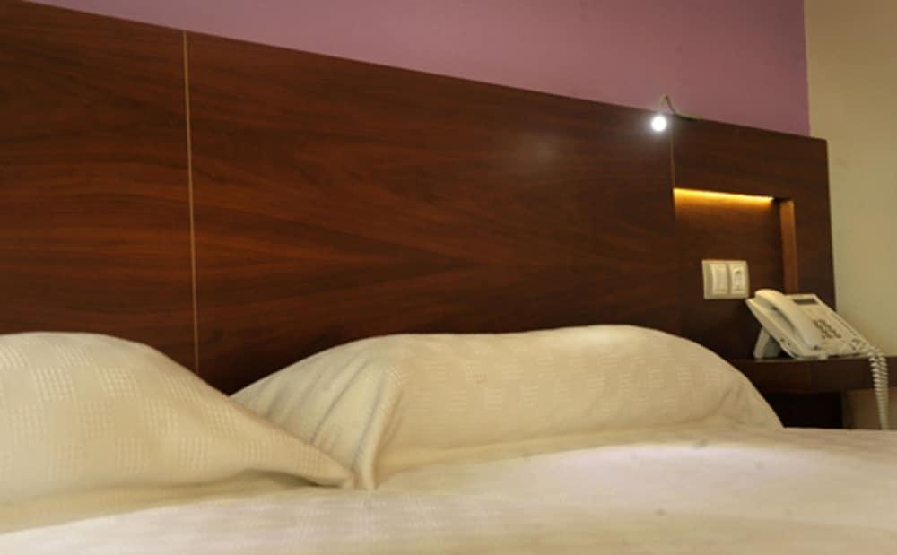 Hotel Corona De Galicia Valga Eksteriør bilde